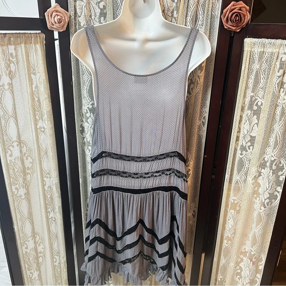 FREE PEOPLE Intimately Gray Polka Dot Lace Ruffle Tunic Mini Dress Boho Size L - Picture 3 of 7
